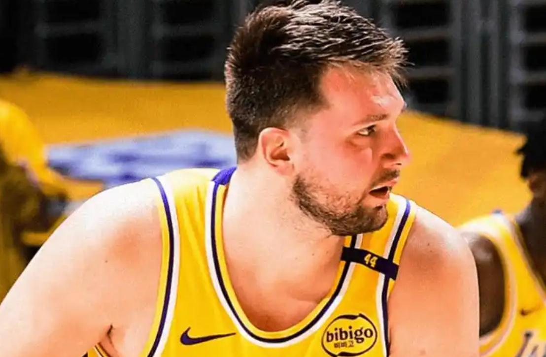 九游体育-赵睿冲撞裁判停赛5场罚10万