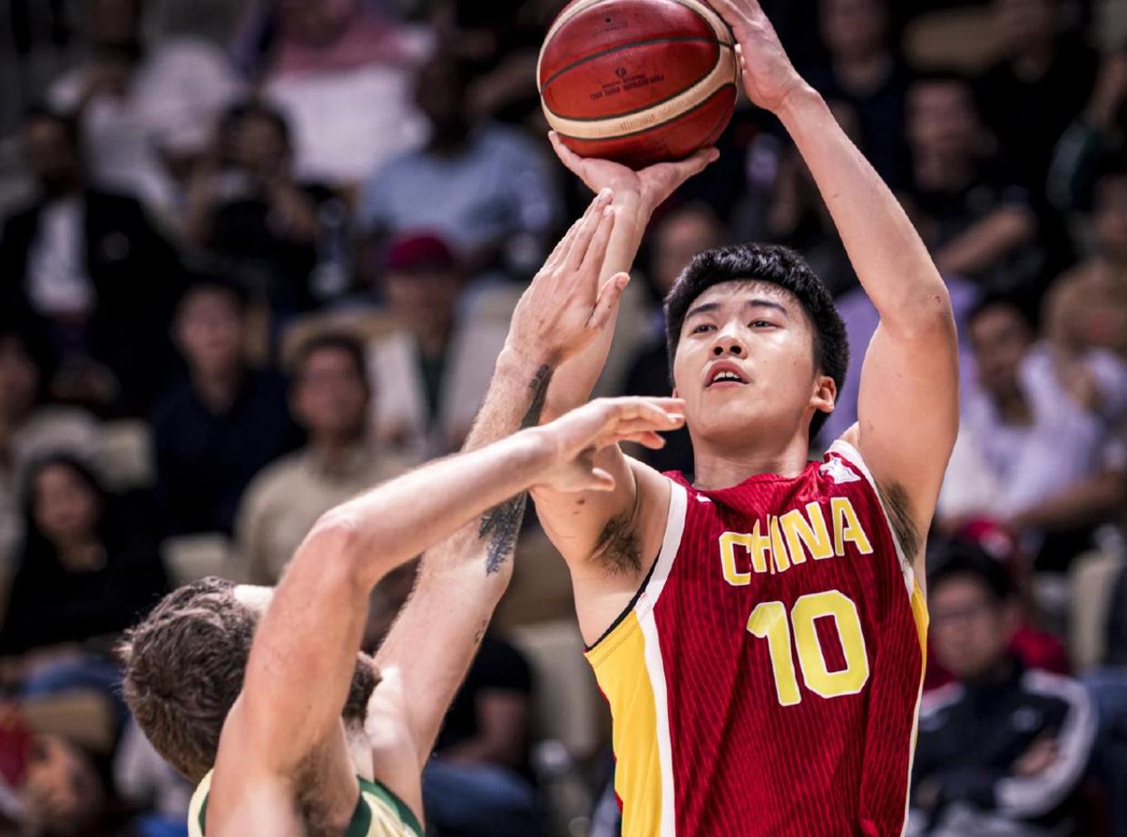 着重球员表现出色,球队士气高涨什么意思