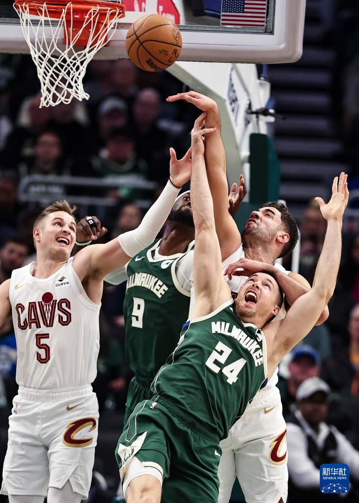 九游平台-雄鹿队在比赛中连续获胜,稳步向前的英文